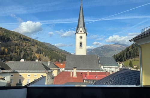 Gmuend in Kaernten Apartamento | Apartamento "Gasthof Alte Post - Top 4 Commodore" con vistas a la montaña y Wi-Fi