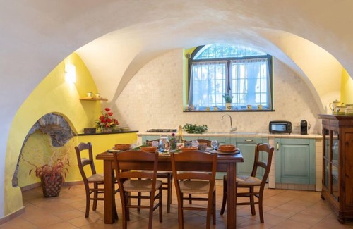 Vasia Apartamento | Apartamento Giallo by Interhome