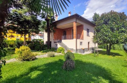 Porlezza Apartamento | Apartment Giardino by Interhome