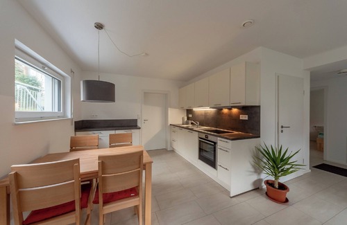Beuren Apartamento | Apartment 'Gluiber' with Mountain View, Private Terrace and Wi-Fi