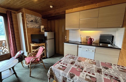 Morzine Apartamento | Apartment 'Grand Arnica' with Mountain View, Balcony and Wi-Fi