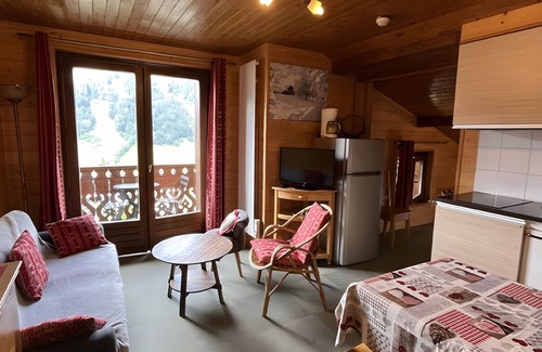 Morzine Apartamento | Apartment 'Grand Arnica' with Mountain View, Balcony and Wi-Fi