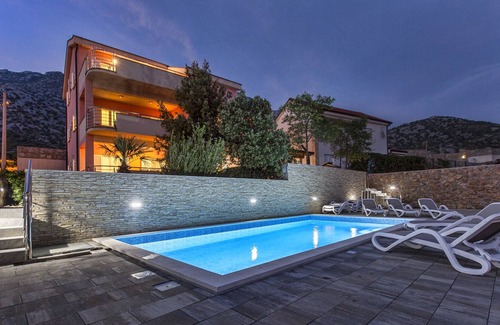 Cesarica Apartamento | Apartment Green with pool - Villa Dina (Ribarica, Karlobag, Croatia)