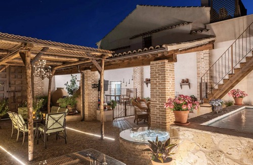 Noves Apartamento | Apartamento 'Guiomar' con piscina compartida, terraza compartida y Wi-Fi