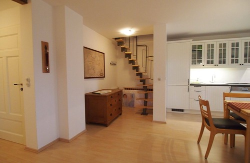 Gingst Apartamento | Apartamento 'Gut Rattelvitz - Galerie West' con vistas al mar, terraza privada y Wi-Fi