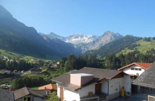 Adelboden Apartamento | Apartment Hari by Interhome