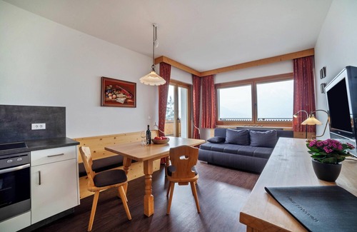 Schenna Apartamento | Apartamento "Haus Hohenrain 4" con vistas a la montaña, piscina, Wi-Fi, balcón y jardín
