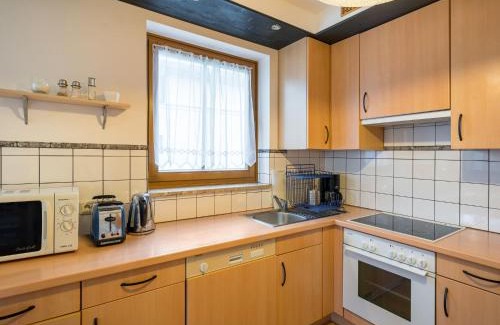 Schuttdorf Apartamento | Apartment Haus Kitzsteinhorn by Interhome