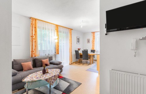 Thumersbach Apartamento | Apartment Heidi-2 by Interhome