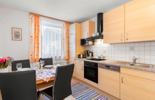 Thumersbach Apartamento | Apartment Heidi-2 by Interhome