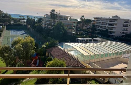 Saint-Laurent-du-Var Apartamento | Apartment Heliotel Marine 4* Bord de Mer