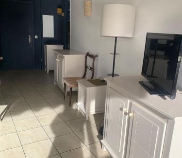Saint-Laurent-du-Var Apartamento | Apartment Heliotel Marine 4* Bord de Mer