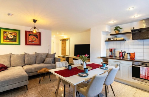 Lindlar Apartamento | Apartamento 'Helle' con vistas a la montaña, terraza privada y Wi-Fi