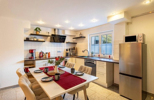 Lindlar Apartamento | Apartamento 'Helle' con vistas a la montaña, terraza privada y Wi-Fi