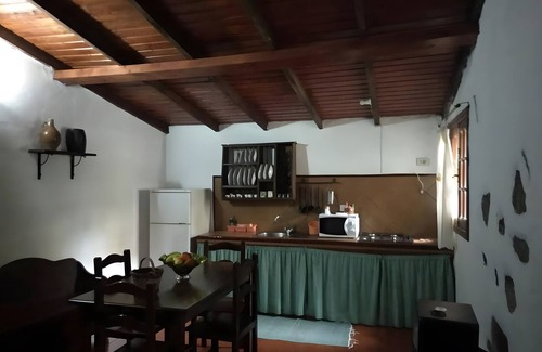 Mocanal Apartamento | Apartamento 'Higuera Morales' con vistas a la montaña y terraza privada
