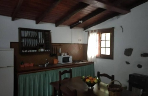 Mocanal Apartamento | Apartamento 'Higuera Morales' con vistas a la montaña y terraza privada