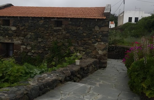Mocanal Apartamento | Apartamento 'Higuera Morales' con vistas a la montaña y terraza privada