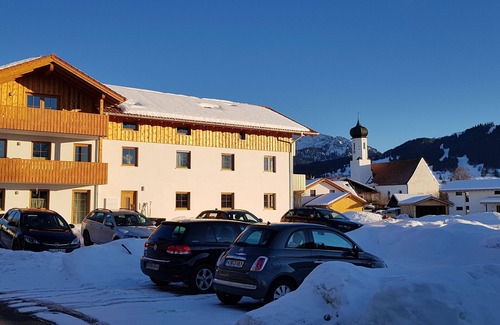 Halblech Apartamento | Apartment Hipp No. 3 - 90m² new building on the 1st floor with balcony and mountain view in a top location