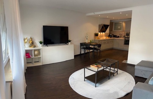 Rhein-Erft-Kreis District Apartamento | Apartamento 'Hochwertige Wohnung Frechen City' con terraza compartida, balcón y Wi-Fi