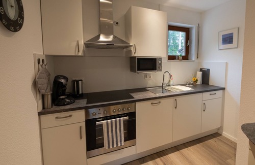 Attendorn Apartamento | Apartamento 'Hof Weuste' con vistas al lago, jardín compartido y Wi-Fi