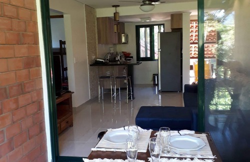Barra do Una Condominio | Fit / chalet condominio caminar en la arena en una barra