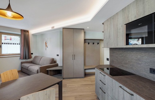 San Rocco Apartamento | Apartamento "Ice Mountain Planet Suite House" con vistas a la montaña, Wi-Fi y balcón