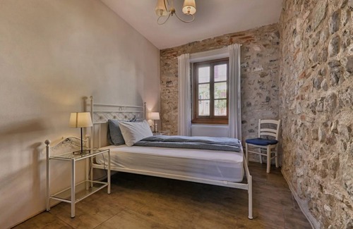 Oldesio Apartamento | Apartment 'Il Melo' with Lake View, Wi-Fi and Air Conditioning