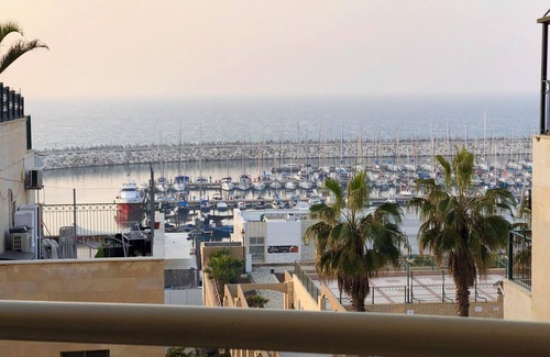 Ashkelon Condominio | Apartment in a central location on Ashkelon beach, with a view of the marina