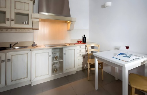 Psathi Casa | Apartamento En Un Apartahotel 'Echinousa Kimolos Maisonette no1' Con Vistas A La Montaña