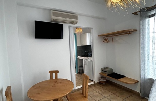 Paros Apartamento | Apartamento En Un Apartahotel 'Livadia Apt A Paros' Con Vistas Al Mar, Wi-Fi Y Aire Acondicionado