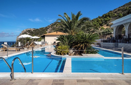 Agios Nikitas Apartamento | Apartamento en un hotel 'Sunset Premium Studio 1' con vistas al mar, piscina compartida y Wi-Fi