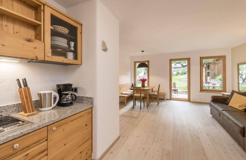 Sand in Taufers Casa | Apartment In A Hotel 'Mair Zu Hof Fürst 8' with Mountain View, Private Terrace and Wi-Fi