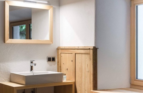 Sand in Taufers Casa | Apartment In A Hotel 'Mair Zu Hof Fürst 8' with Mountain View, Private Terrace and Wi-Fi