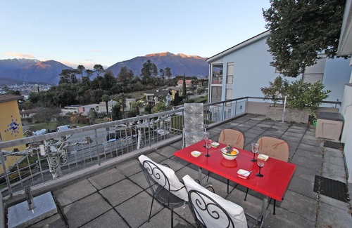 San Nazzaro Apartamento | Apartment in a quiet location with a large terrace and views of the mountains.