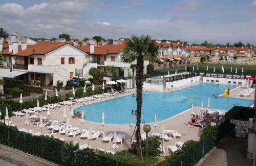 Rosapineta Apartamento | Apartment in a residence with pool in Rosolina
