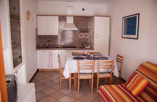 Rosapineta Apartamento | Apartment in a residence with pool in Rosolina