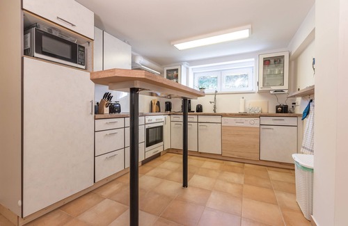 Waltersdorf Condominio | Apartamento en una ubicación privilegiada con sauna y salón en la azotea para familias y turistas activos