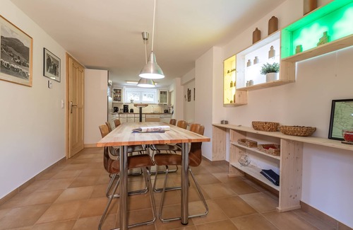 Waltersdorf Condominio | Apartamento en una ubicación privilegiada con sauna y salón en la azotea para familias y turistas activos