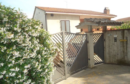 Ponte Felcino Apartamento | apartamento en un chalet con piscina