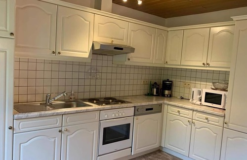 Buellingen Apartamento | Elegante apartamento en Büllingen con jardín