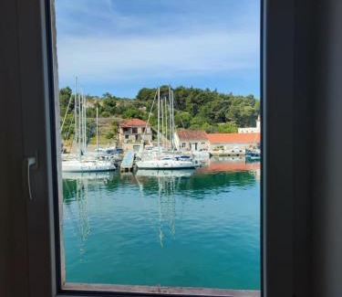 Milna (Brac) Apartamento | Apartment in centre of Milna