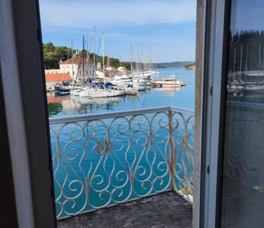 Milna (Brac) Apartamento | Apartment in centre of Milna
