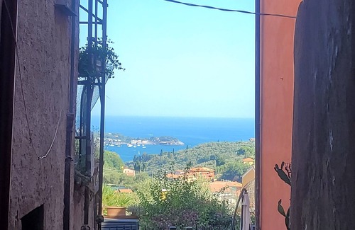 Pitelli Apartamento | Apartment in Cinque Terre area renovated to new 2.5 km from the sea