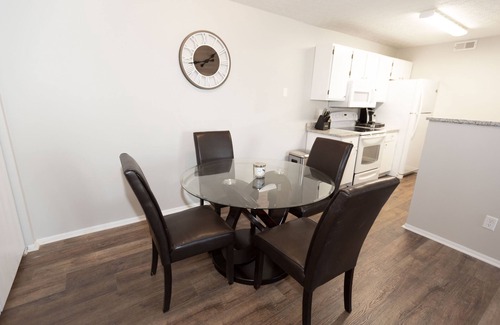 Summit Station Apartamento | Apartment in Columbus Ohio Near Airport