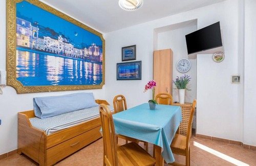 Cres Apartamento | Apartment in Cres with Sea View and Old Town