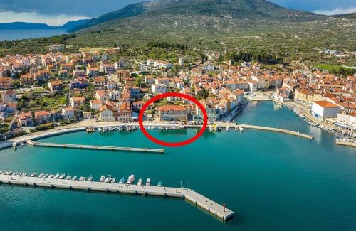 Cres Apartamento | Apartment in Cres with Sea View and Old Town