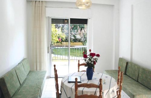 Skala Fourkas Apartamento | Apartment in Foura with a balcony or terrace
