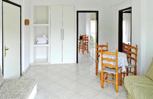 Skala Fourkas Apartamento | Apartment in Foura with a balcony or terrace