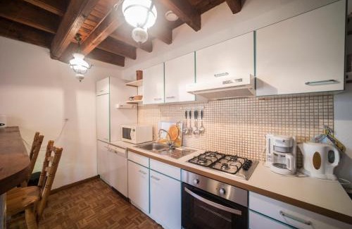 Dombasle-devant-Darney Apartamento | Apartment in Darney with Meadow Views