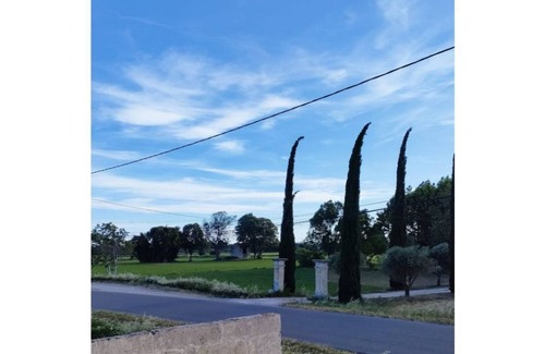 Raphele-les-Arles Apartamento | Apartment in part of Mas